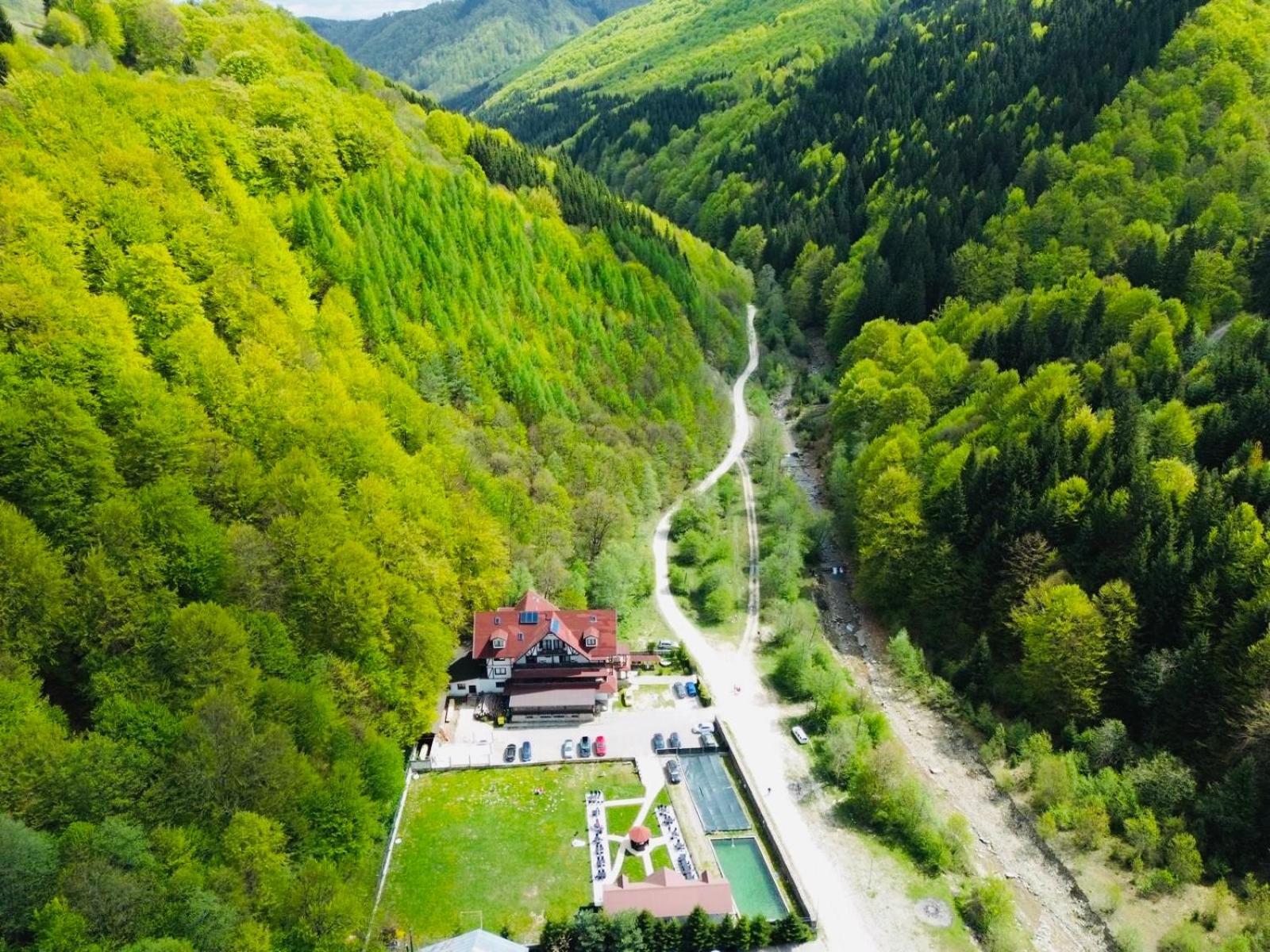 Cabana Izvoarele Doftanei Traisteni Exterior photo